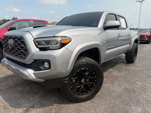 Used 2021 Toyota Tacoma TRD Sport w/ Technology Package AWD/4WD image 2