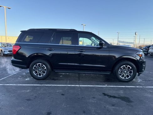 Used 2024 Ford Expedition XLT image 4