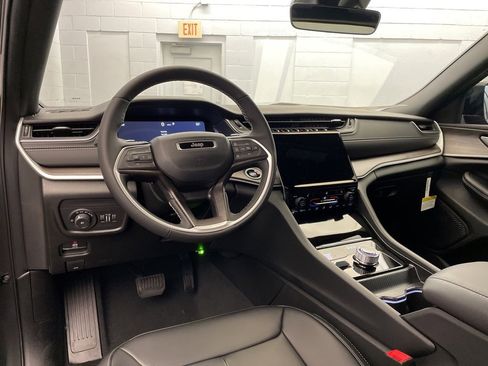 New 2025 Jeep Grand Cherokee Limited image 9