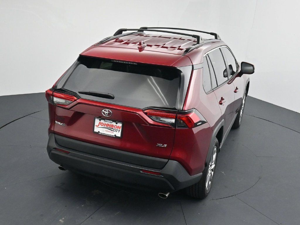 Used 2023 Toyota RAV4 XLE Premium FWD image 28