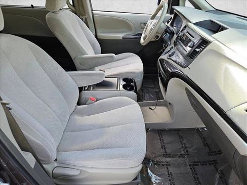 Used 2013 Toyota Sienna LE FWD image 24