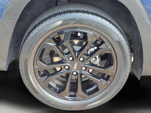 Used 2022 GMC Terrain SLT w/ Elevation Edition image 9