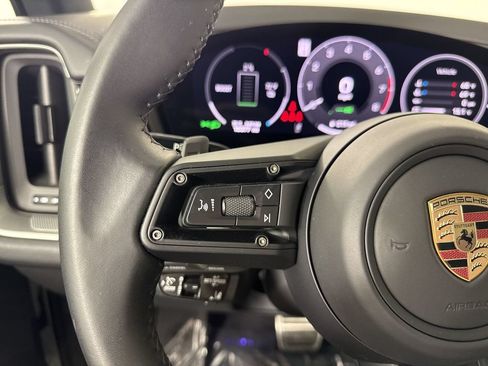 Certified 2025 Porsche Cayenne S AWD/4WD image 38