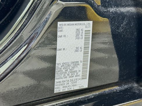 Used 2025 Nissan Altima 2.5 SV image 12