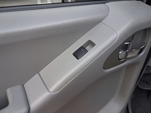 Used 2021 Nissan Frontier SV w/ Midnight Edition Floor Mats RWD image 17
