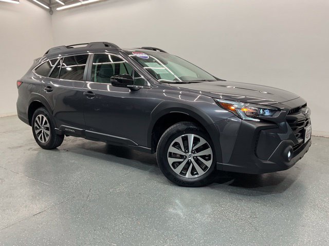 Used 2025 Subaru Outback Premium AWD/4WD image 1