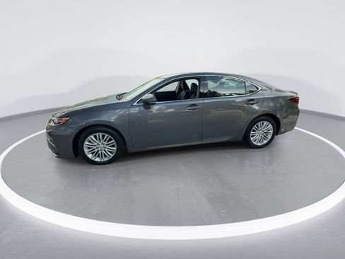 Used 2017 Lexus ES 350 w/ Accessory Package FWD image 4