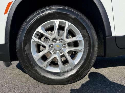 Used 2022 Chevrolet Traverse LS AWD/4WD image 9