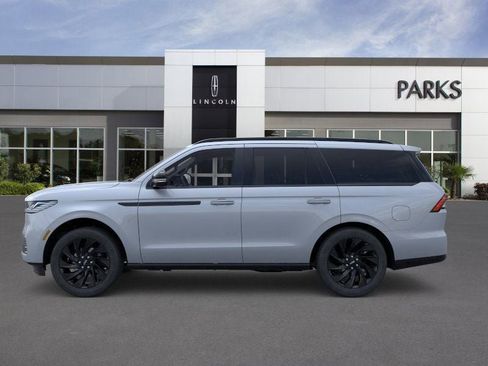 New 2026 Lincoln Navigator Reserve w/ Jet Appearance Package image 3