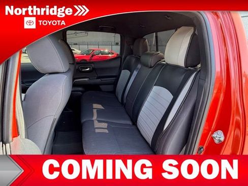 Used 2017 Toyota Tacoma TRD Sport w/ Tow Package RWD image 7