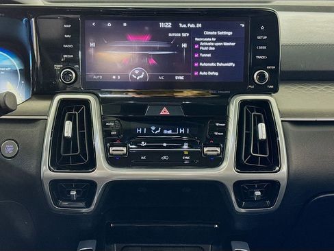 Used 2023 Kia Sorento SX image 16