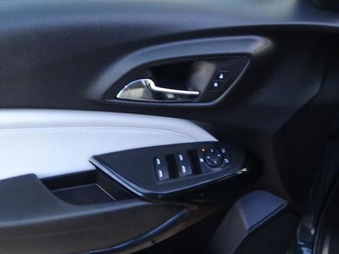 Used 2025 Chevrolet Trax LT image 16