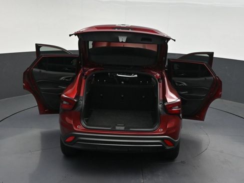 Used 2025 Chevrolet Trax RS FWD image 35