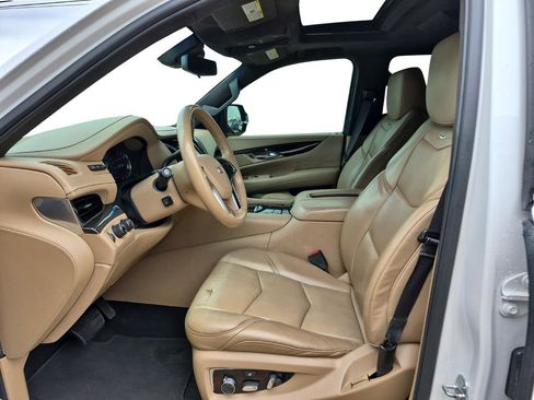 Used 2018 Cadillac Escalade Platinum image 11