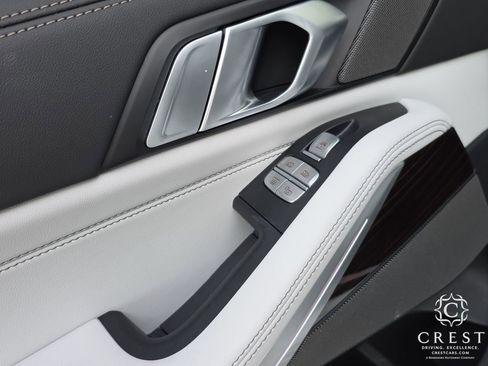 Used 2024 BMW X7 xDrive40i image 25