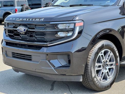New 2025 Ford Expedition Active image 37