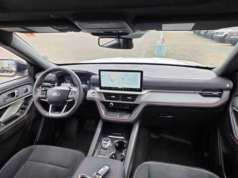 Used 2025 Ford Explorer ST AWD/4WD image 15