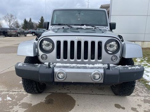 Used 2018 Jeep Wrangler Unlimited Sahara w/ Dual Top Group image 6