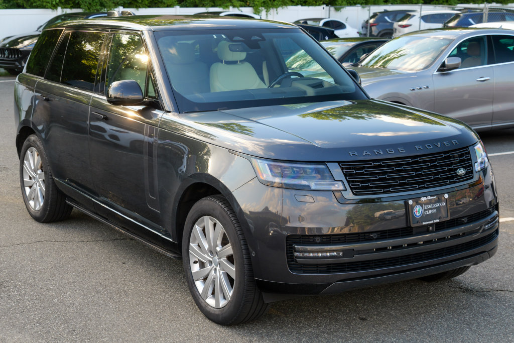 Used 2025 Land Rover Range Rover Long Wheelbase SE AWD/4WD image 9
