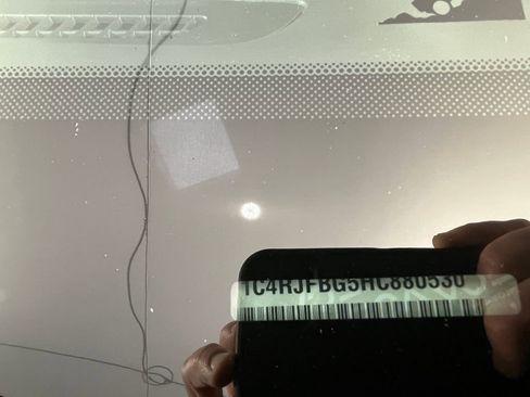 Used 2017 Jeep Grand Cherokee Limited w/ Trailer Tow Group IV image 30