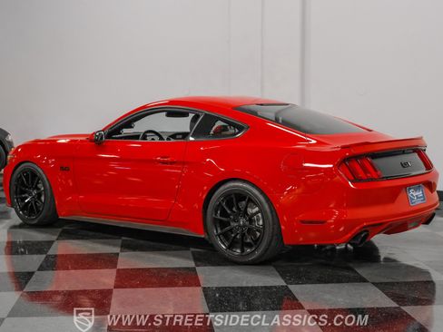 Used 2017 Ford Mustang GT RWD image 6