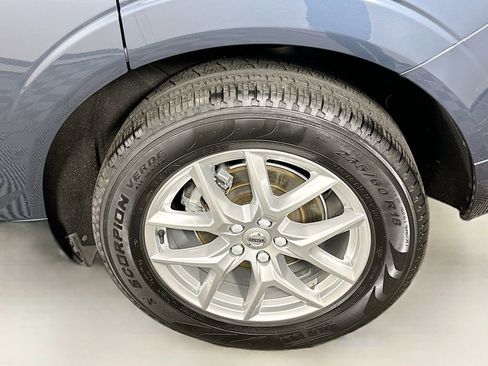 Used 2021 Volvo XC60 T5 Momentum w/ Premium Package image 31