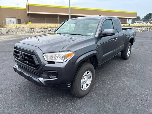 Used 2023 Toyota Tacoma SR w/ SR Convenience Package AWD/4WD image 4