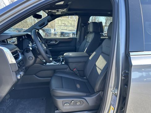 New 2026 GMC Yukon XL Denali w/ Denali Reserve Package image 12