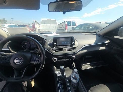 Used 2024 Nissan Altima 2.5 S FWD image 6