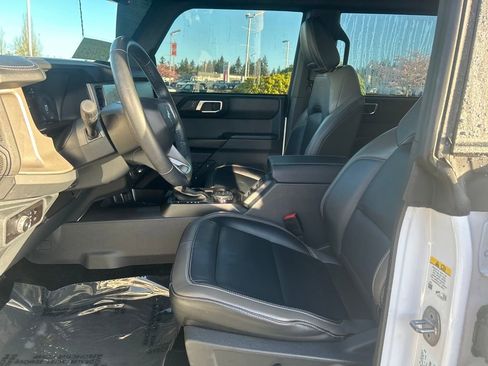 Certified 2025 Ford Bronco Outer Banks w/ Sasquatch Package AWD/4WD image 5