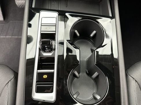 Certified 2025 Volkswagen Atlas SE image 21