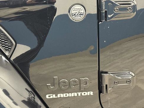 Used 2021 Jeep Gladiator Overland image 36