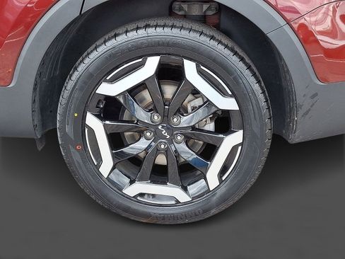 Used 2024 Kia Telluride EX w/ EX Captain's Chair Package image 7