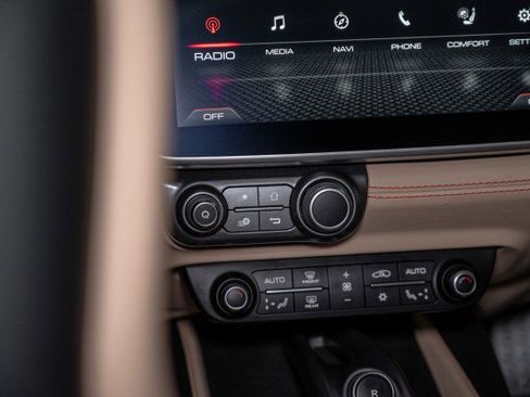 Used 2020 Ferrari Portofino image 16