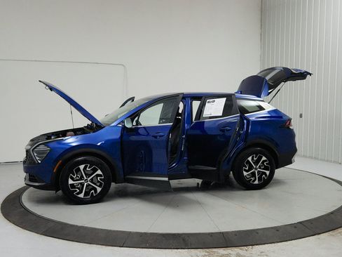 Used 2025 Kia Sportage EX FWD image 12