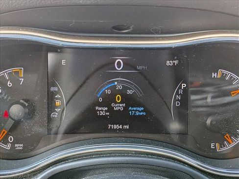 Used 2017 Jeep Grand Cherokee Laredo w/ Quick Order Package 23E AWD/4WD image 10