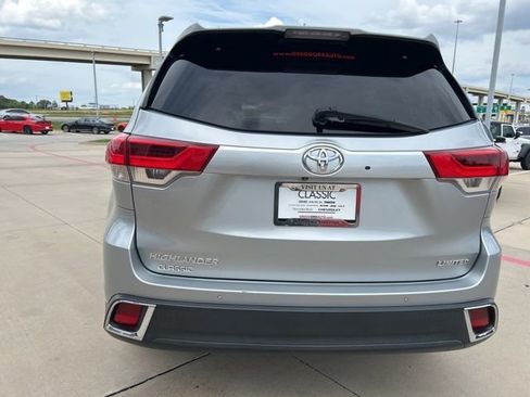 Used 2018 Toyota Highlander Limited FWD image 7