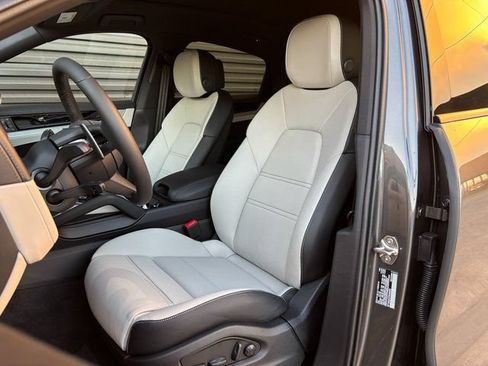 Certified 2026 Porsche Cayenne Coupe AWD/4WD image 5