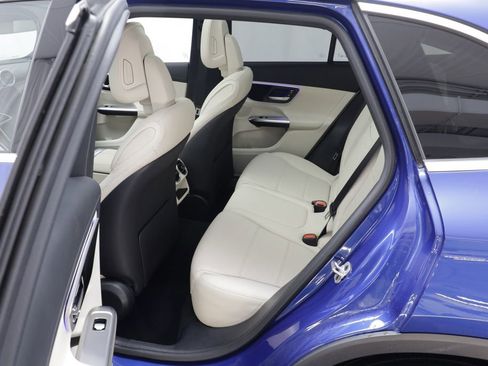 Used 2024 Mercedes-Benz GLC 300 4MATIC image 15