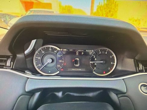 Used 2023 Land Rover Range Rover Evoque SE AWD/4WD image 9