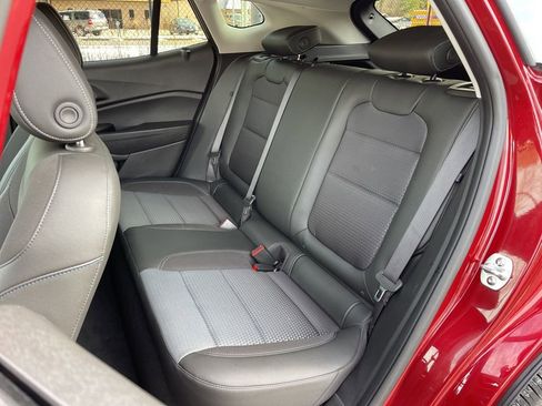 Used 2025 Chevrolet Trax LT image 19