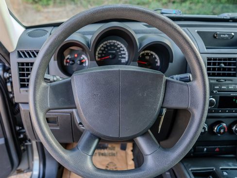 Used 2011 Dodge Nitro Heat RWD image 15