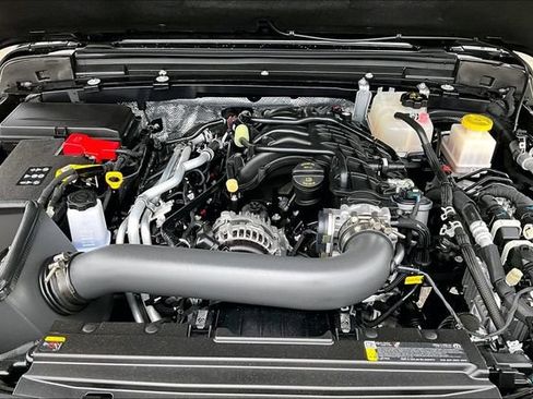 Used 2025 Jeep Gladiator Rubicon w/ Safety Group AWD/4WD image 9