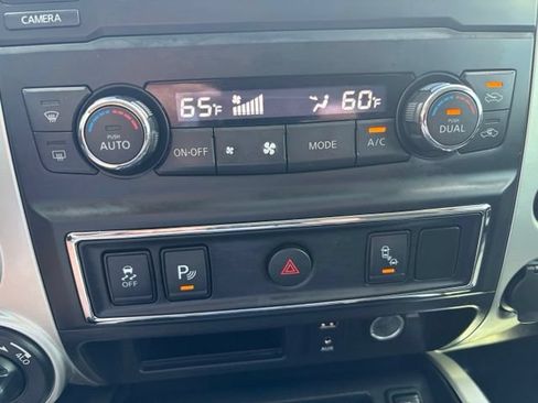 Used 2018 Nissan Titan SV w/ SV Convenience Package AWD/4WD image 29