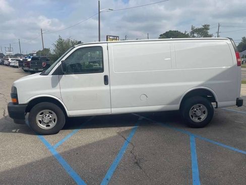 Used 2018 Chevrolet Express 2500 image 5