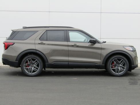 New 2026 Ford Explorer ST image 6