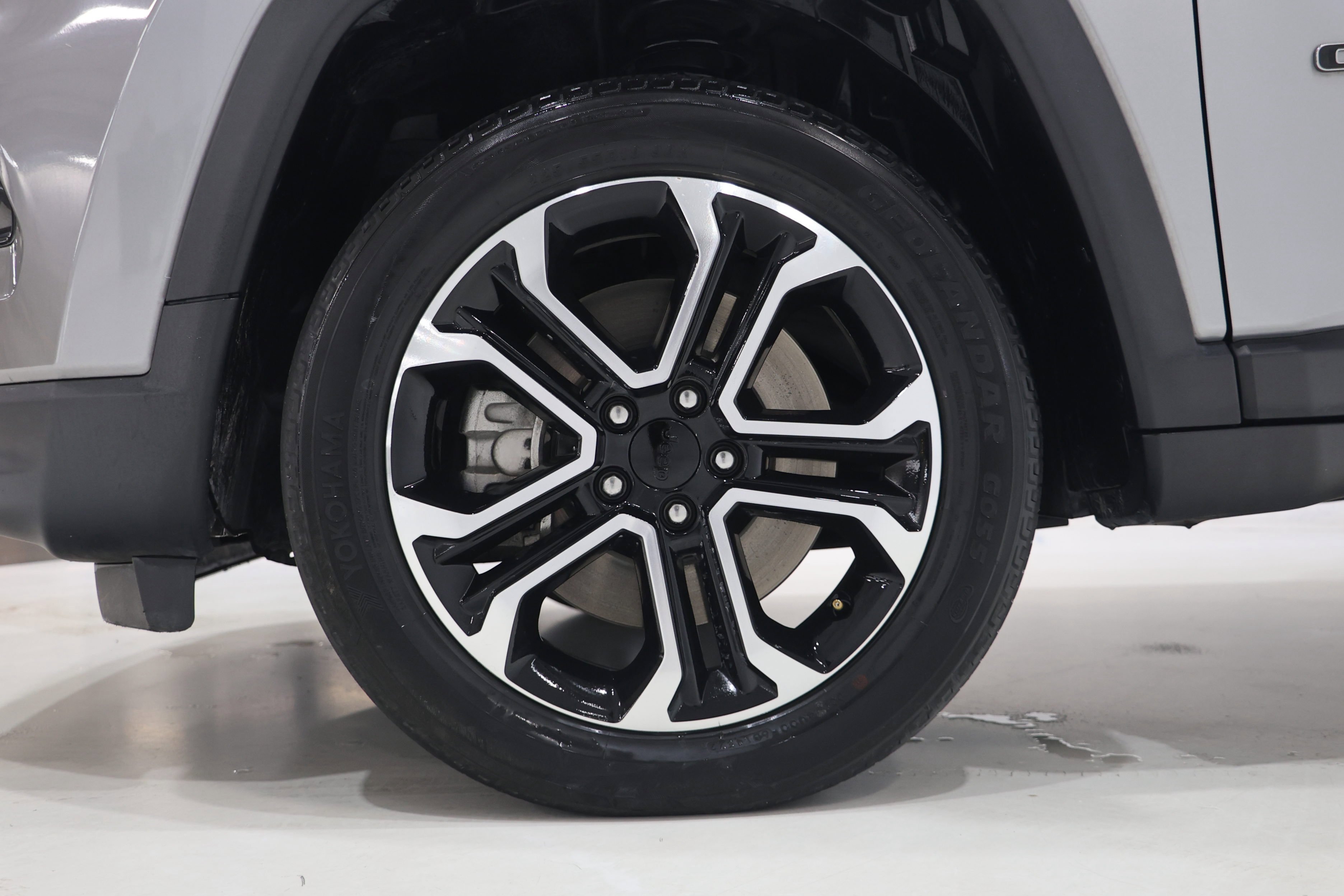 Used 2023 Jeep Compass Limited w/ Sun and Sound Group AWD/4WD image 11