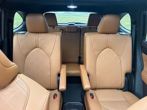 Used 2021 Toyota Highlander Platinum image 11