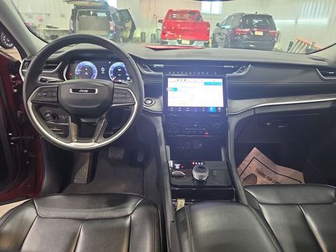 Used 2023 Jeep Grand Cherokee Limited AWD/4WD image 9