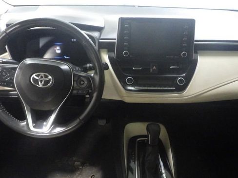 Used 2022 Toyota Corolla XLE image 9